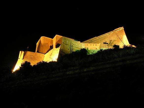 Le fort de Santa Cruz, la nuit 